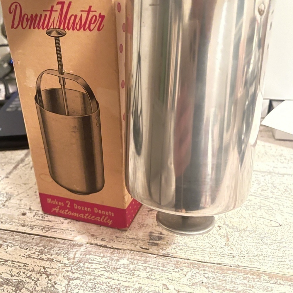 Vintage Aluminum DonutMaster with box​​​​​​​​​​​​​​​